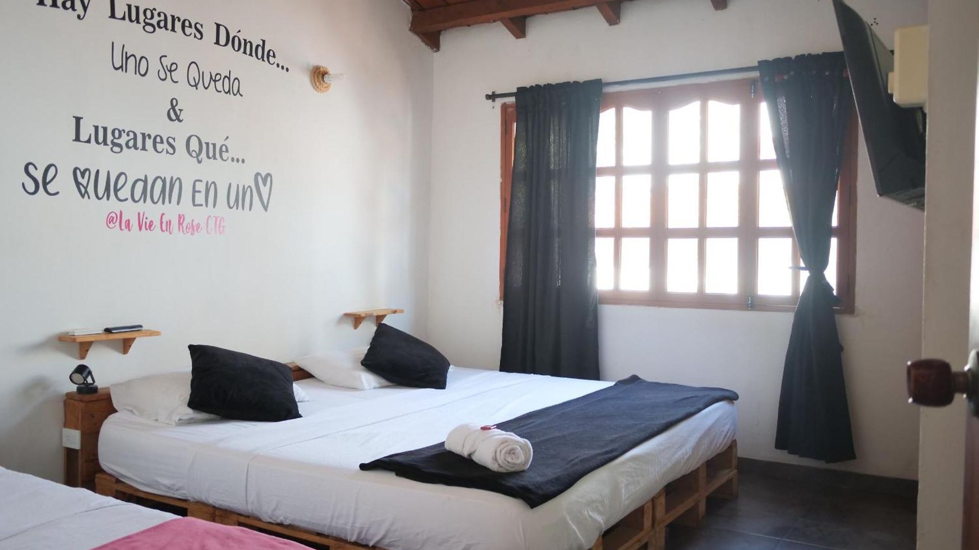 La Vie En Rose Ctg Hotel
