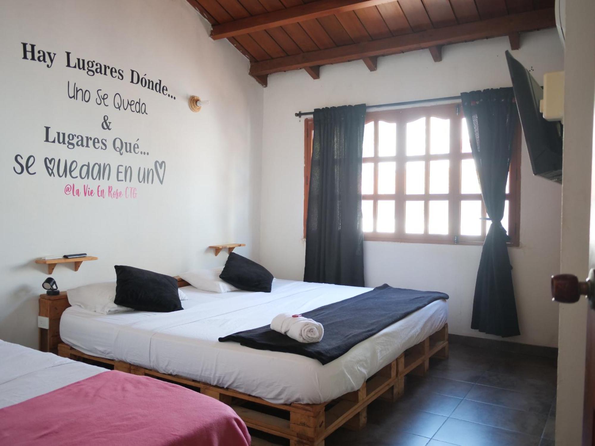 La Vie En Rose Ctg Hotel